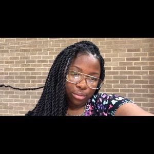 Meet your Posher, Raquel